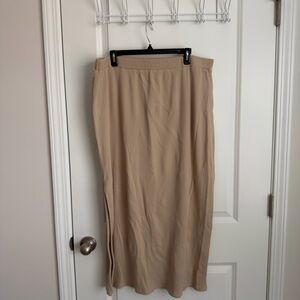 Old Navy Women's Maxi Skirt in Tan
